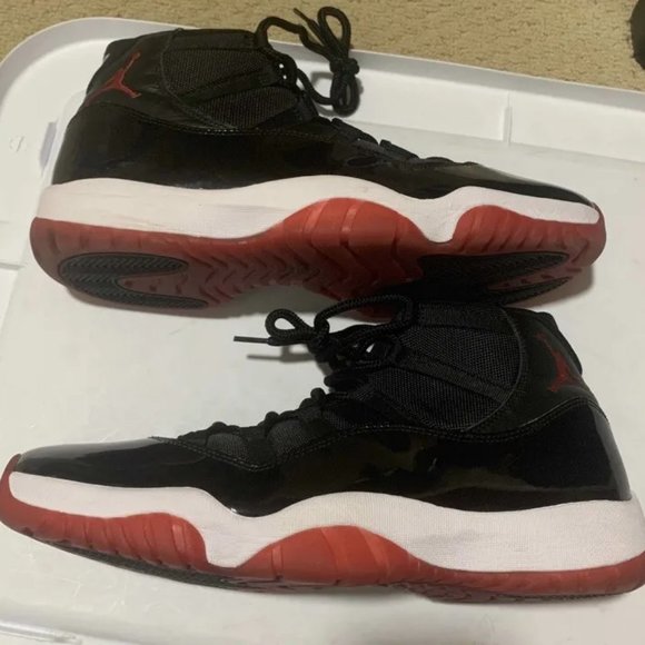 Air Jordan 11 Bred 2019 - Picture 2 of 3